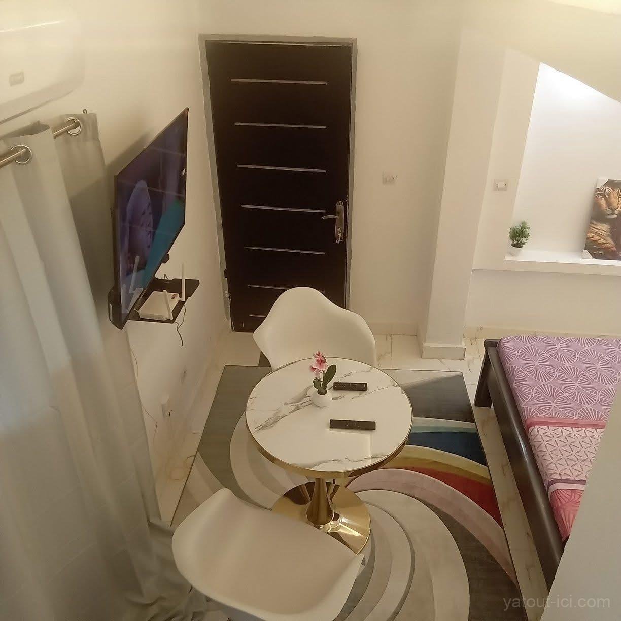 CHIC STUDIO MEUBLÉ